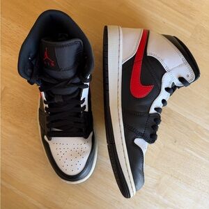 Air Jordan 1 Mid ‘Chile Red’